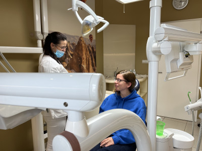 Professzionális, fájdalommentes, ultrahangos fogkőeltávolítás EMS technológiával a Nádor Dentalban